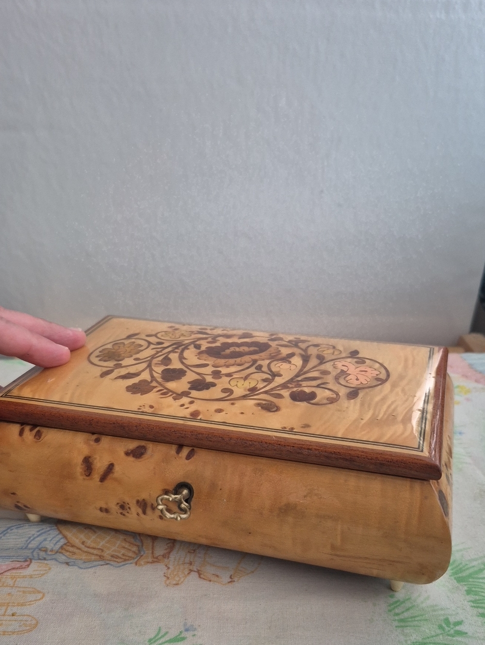 🌙Vintage Italian Sorrento Marquetry Music Box Burlwood COMPLETE W/ KEY Plays - Picture 10 of 10